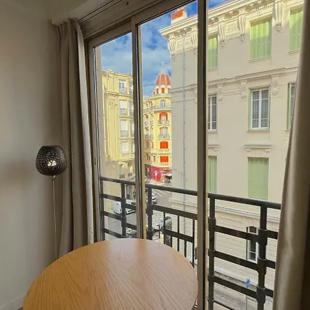 ⁂ Petit Nid Design Au Centre De Apartament *